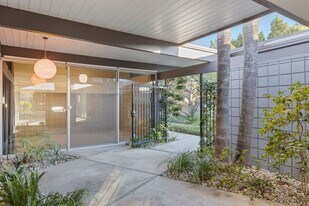 10347 Cozycroft Ave in Los Angeles, CA - Building Photo