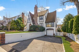 107 Hawley Ave in Port Chester, NY - Building Photo - Building Photo
