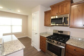 412 Barbet Dr in Centerton, AR - Building Photo - Building Photo