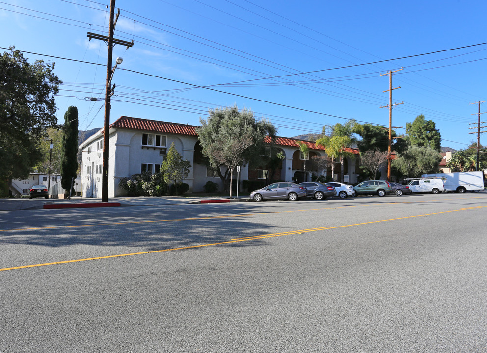 Arag Apartments in La Crescenta, CA - Foto de edificio