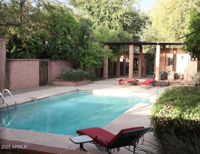 property at 3046 N 32nd St