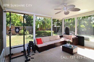 204 Jody Ct in Largo, FL - Building Photo - Building Photo