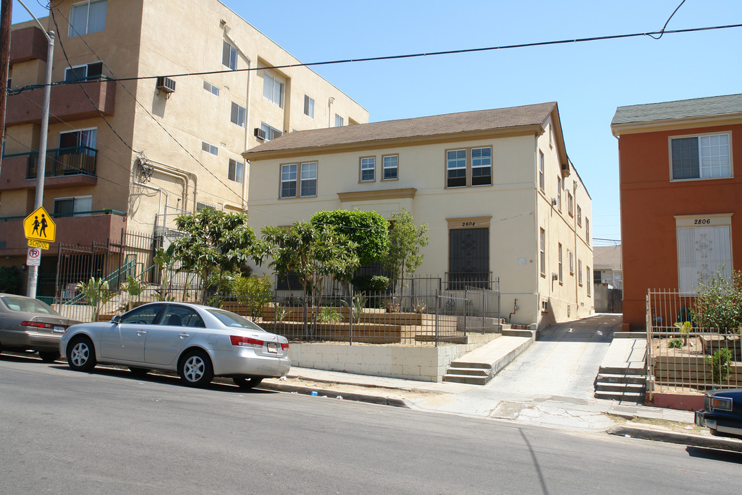 2798 Francis Ave in Los Angeles, CA - Building Photo