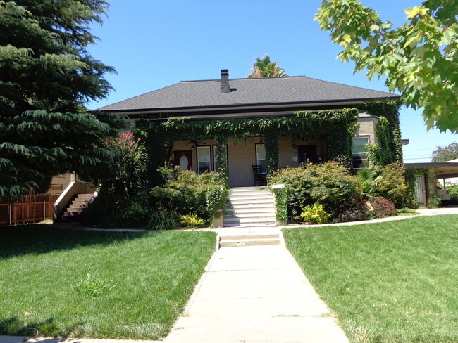 property at 537 Reeves Ave