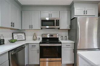 10 N Cobblers Ct in East Lyme, CT - Building Photo - Building Photo