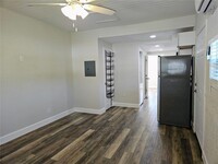 1507 Charm Ln in Tampa, FL - Foto de edificio - Building Photo