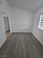 9104 Quiet Cove Way in Las Vegas, NV - Foto de edificio - Building Photo