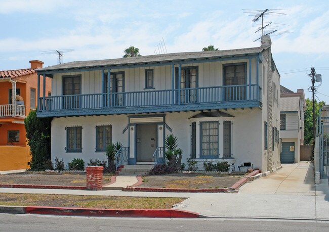 112-114 S Croft Ave in Los Angeles, CA - Foto de edificio - Building Photo
