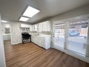 307 S 9th St in Midlothian, TX - Building Photo - Building Photo