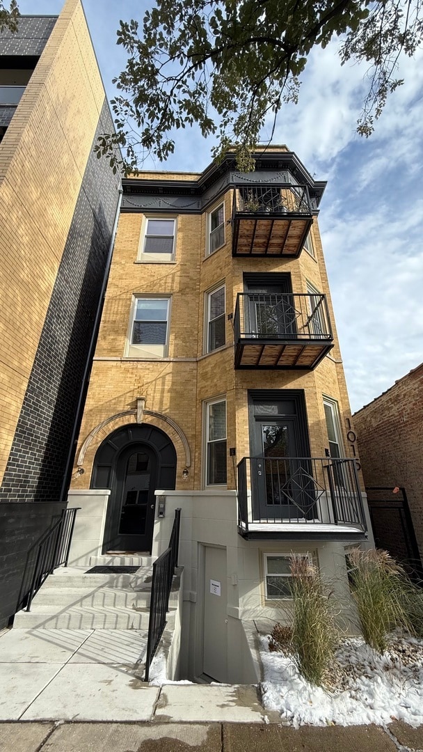 property at 1015 N California Ave