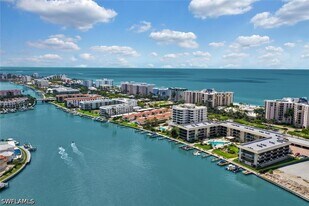 3200 Gulf Shore Blvd N in Naples, FL - Building Photo
