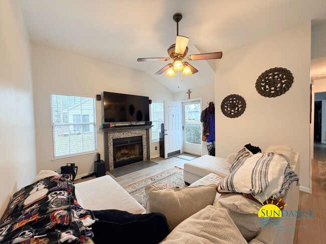 3042 Yorktown Cir in Fort Walton Beach, FL - Building Photo - Building Photo