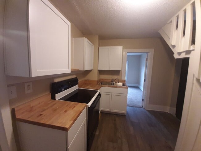 property at 906 Rittenhouse St