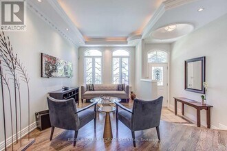 405 Bedford Park Ave in Toronto, ON - Building Photo - Building Photo