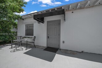 1044 SW 13th Ct in Miami, FL - Building Photo - Building Photo