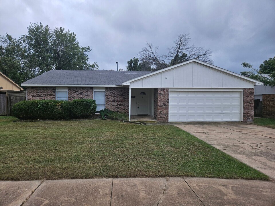 2120 Meridian Dr in Norman, OK - Building Photo