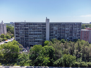 Somerset Apartments in Toronto, ON - Building Photo - Building Photo