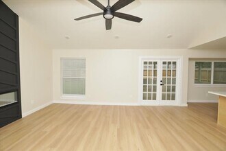 5203 Mossgrey Ln in Spring, TX - Foto de edificio - Building Photo