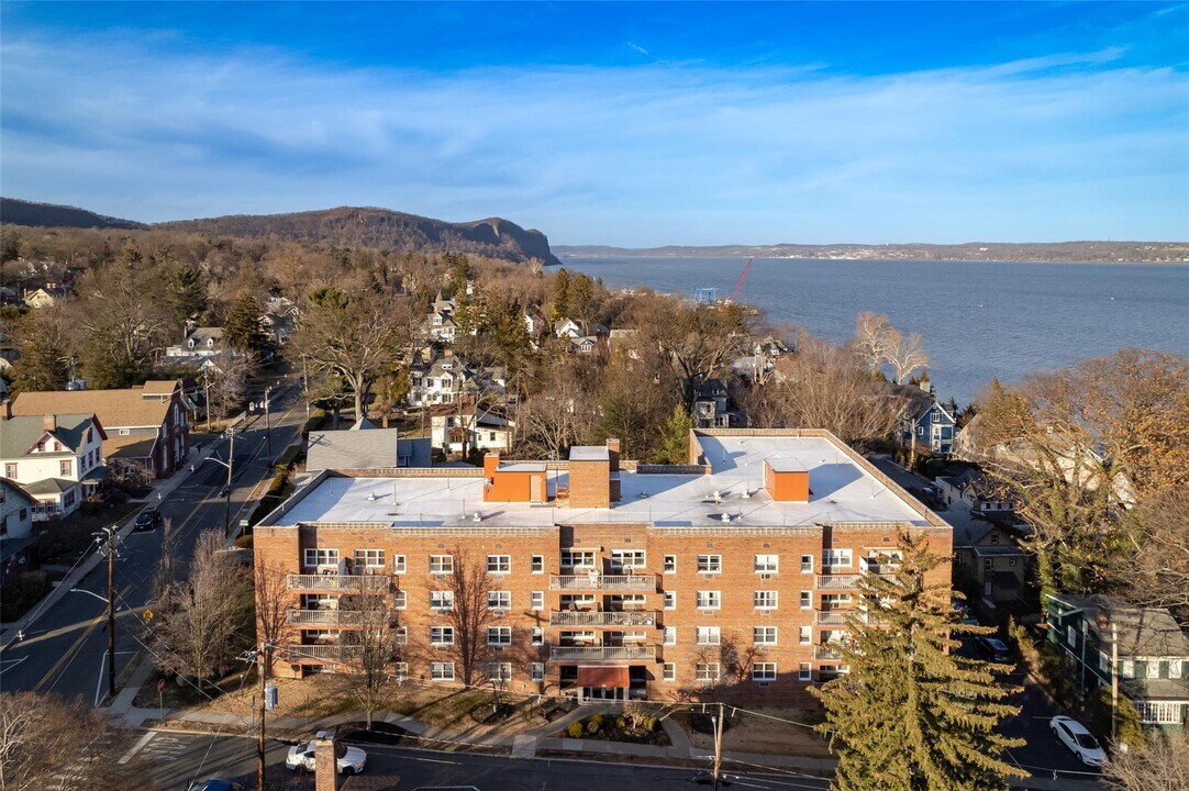 38 4th Ave in Nyack, NY - Building Photo