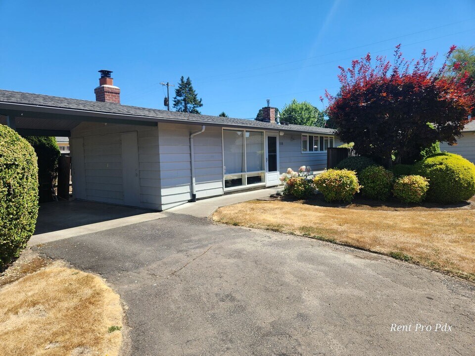 102-108 NW 137th Ave in Portland, OR - Building Photo