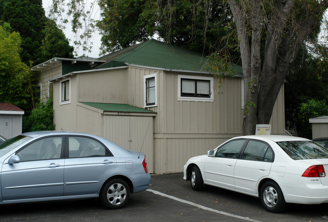 Crane Villa in Santa Barbara, CA - Building Photo - Building Photo