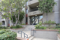 Keystone-Mentone Apartments in Los Angeles, CA - Foto de edificio - Building Photo