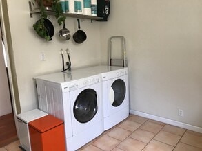 1234 Union St in Oakland, CA - Foto de edificio - Building Photo