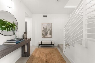 721 SW 11th St in Miami, FL - Building Photo - Building Photo