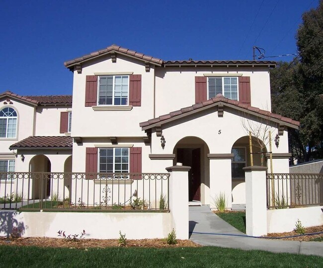 property at 401 N Lindsay St