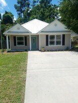 48 Ruby Ln in Crawfordville, FL - Building Photo