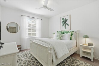 9374 Pocida Ct in Naples, FL - Foto de edificio - Building Photo