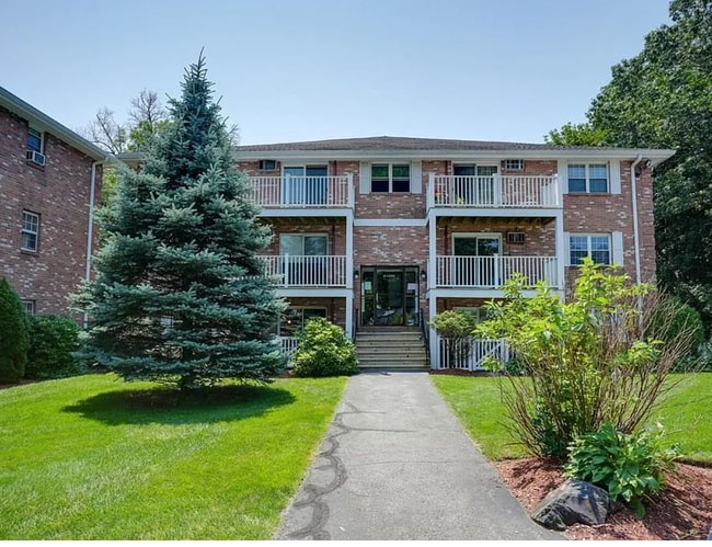 10 Karen Cir, Unit 10