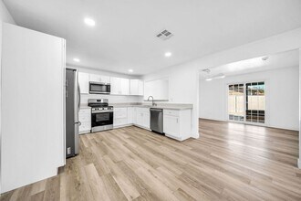 3330 E Gelding Dr in Phoenix, AZ - Building Photo - Building Photo