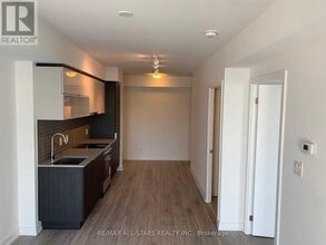 159 Wellesley St E in Toronto, ON - Building Photo - Building Photo