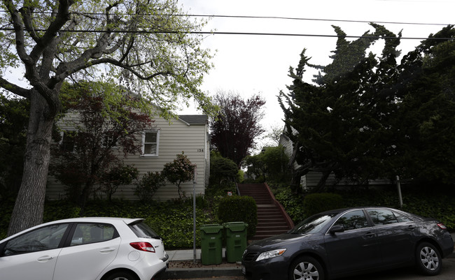 124-126 Moss Ave in Oakland, CA - Building Photo - Building Photo