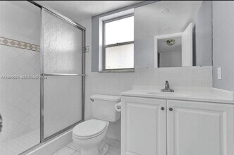 8100 Sunrise Lakes Blvd in Sunrise, FL - Building Photo - Building Photo