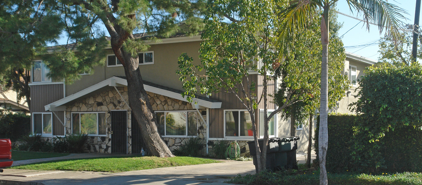 338-344 Rossellen Pl in Covina, CA - Building Photo