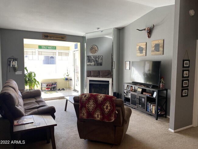 1820 E Morten Ave-Unit -214 in Phoenix, AZ - Building Photo - Building Photo