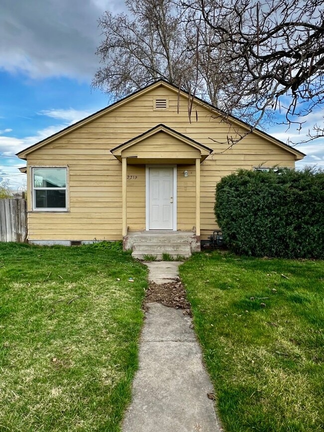 property at 2719 4th St