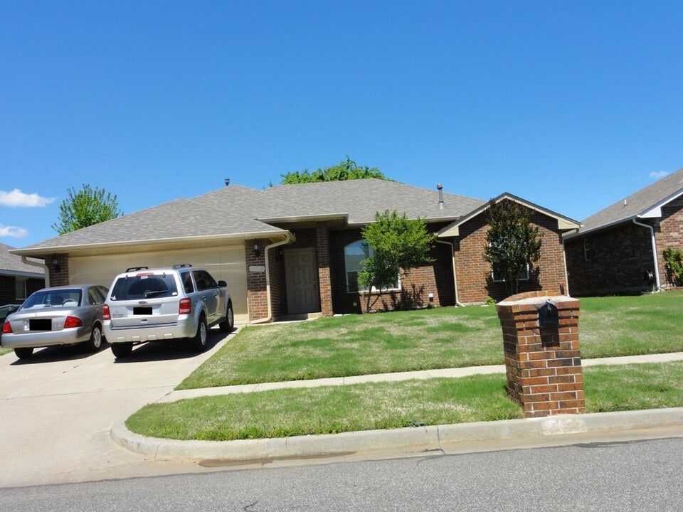1629 Creekside Ln in Norman, OK - Building Photo