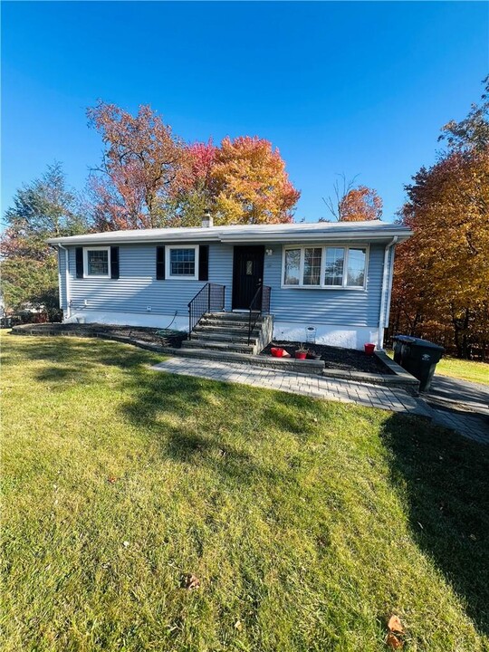 13 Maple Ln in Monroe, NY - Building Photo