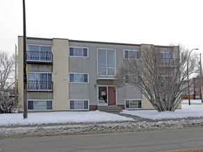 4023 26 Ave SW in Calgary, AB - Building Photo - Building Photo