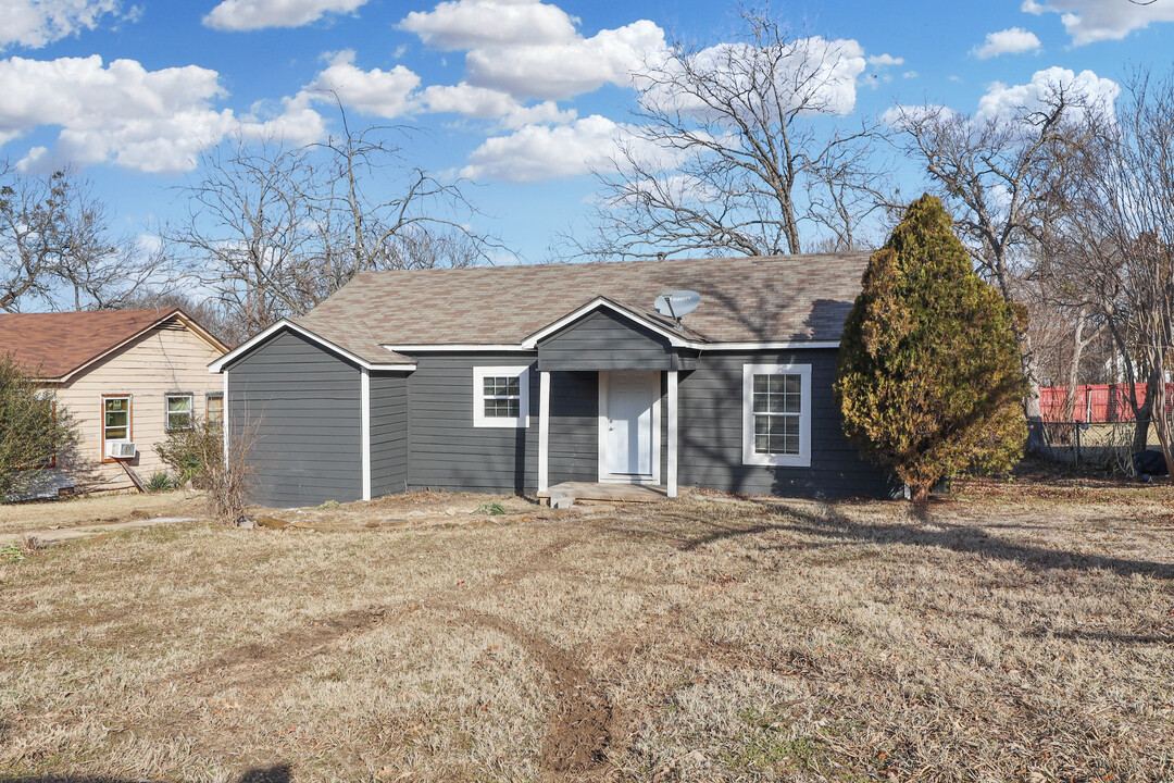 55 W Parnell St in Denison, TX - Building Photo