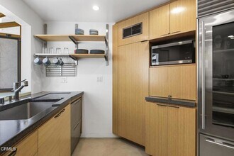 3551 Dixie Canyon Pl in Los Angeles, CA - Foto de edificio - Building Photo