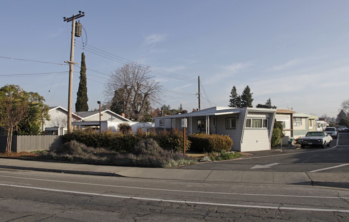 Colonial Acres Mobile home Park in Hayward, CA - Building Photo