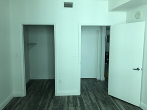 1900 N Bayshore Dr, Unit 3117 in Miami, FL - Foto de edificio - Building Photo