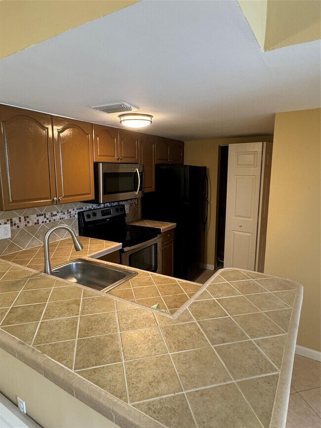 10757 Cleary Blvd in Plantation, FL - Foto de edificio - Building Photo