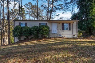 2361 Swallow Cir SE in Atlanta, GA - Building Photo