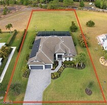 13991 Binghampton Dr in Ft. Myers, FL - Building Photo