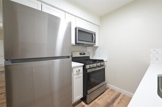 1200 Matthews Ln in Austin, TX - Building Photo - Building Photo